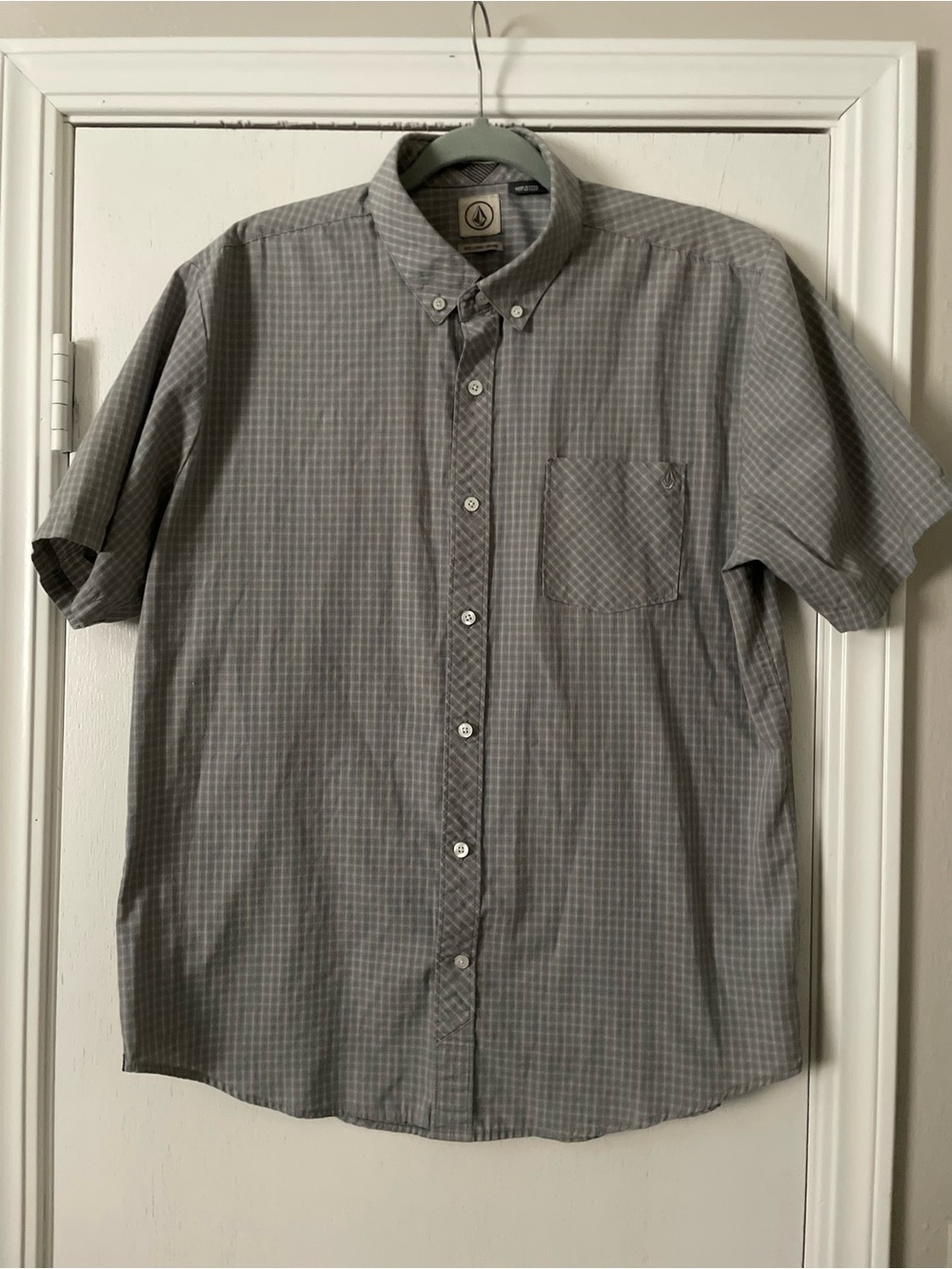 Volcom Men's Gray Plaid Short-Sleeve Button-Down Shirt